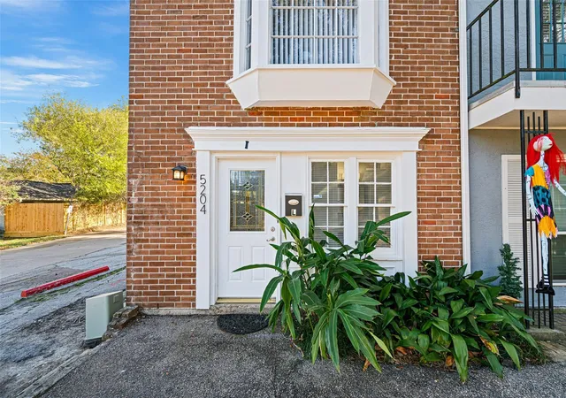Photo 1 of Condo for sale at 5204 Arboles Dr #L, Houston, TX 77035 | MLS# 73203837 | Listing updated on 2026-07-22