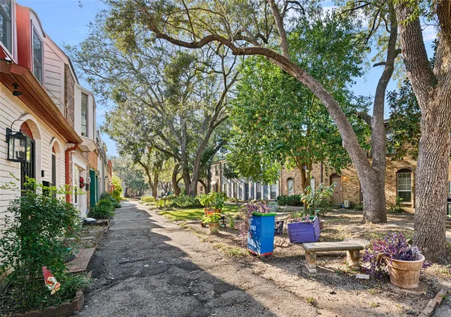 Photo 2 of Condo for sale at 5204 Arboles Dr #L, Houston, TX 77035 | MLS# 73203837 | Listing updated on 2026-07-22