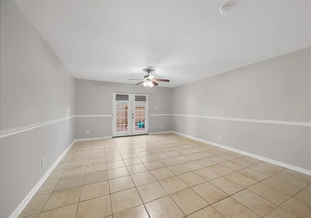 Listing Photo 5 - Condo for sale in building located at 5204 Arboles Dr, Houston, TX 77035 - Unit #L