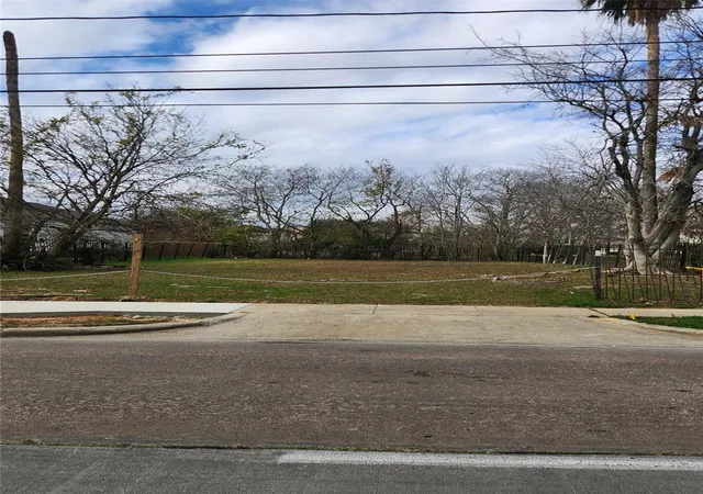 Photo 2 of Land for sale at 7812 Scott St, Houston, TX 77051 | MLS# 47332590 | Listing updated on 2026-09-15