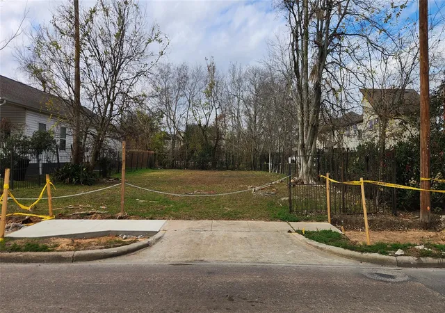 Photo 3 of Land for sale at 7812 Scott St, Houston, TX 77051 | MLS# 47332590 | Listing updated on 2026-09-15