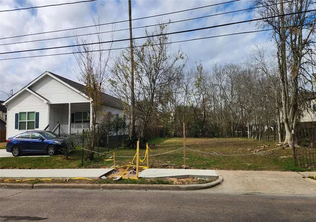 Photo 3 of Land for sale at 7812 Scott St, Houston, TX 77051 | MLS# 47332590 | Listing updated on 2026-09-15