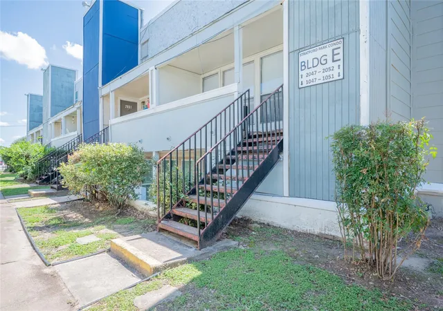 1st image of 781 Country Pl Dr #2052, Houston, TX 77079 | MLS# 6811980