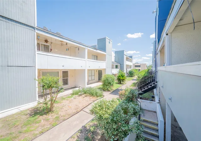 3rd image of 781 Country Pl Dr #2052, Houston, TX 77079 | MLS# 6811980