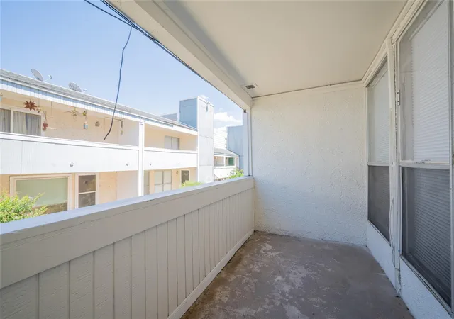 4th image of 781 Country Pl Dr #2052, Houston, TX 77079 | MLS# 6811980