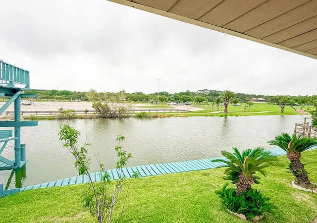 2nd image of 27 Marlin Ln, Baytown, TX 77520 | MLS# 18197038