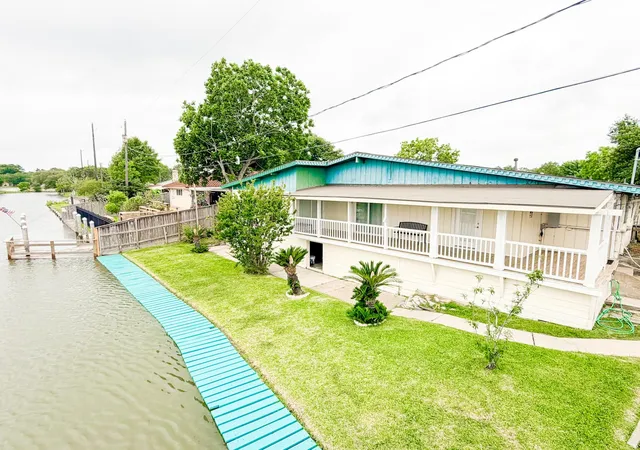 3rd image of 27 Marlin Ln, Baytown, TX 77520 | MLS# 18197038