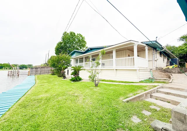 5th image of 27 Marlin Ln, Baytown, TX 77520 | MLS# 18197038