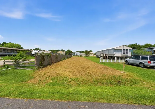 Photo 2 of Land for sale at 932 13th Street, Dickinson, TX 77539 | MLS# 78357677 | Listing updated on 2026-09-11