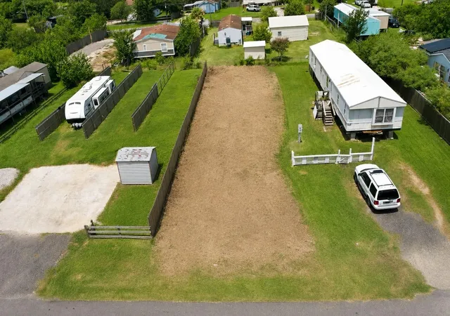 Photo 3 of Land for sale at 932 13th Street, Dickinson, TX 77539 | MLS# 78357677 | Listing updated on 2026-09-11