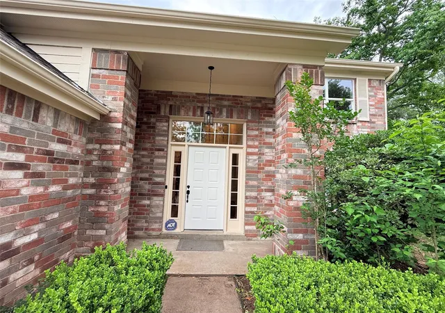 2nd image of 2802 Sunshine Cir, Sugar Land, TX 77479 | MLS# 23312255