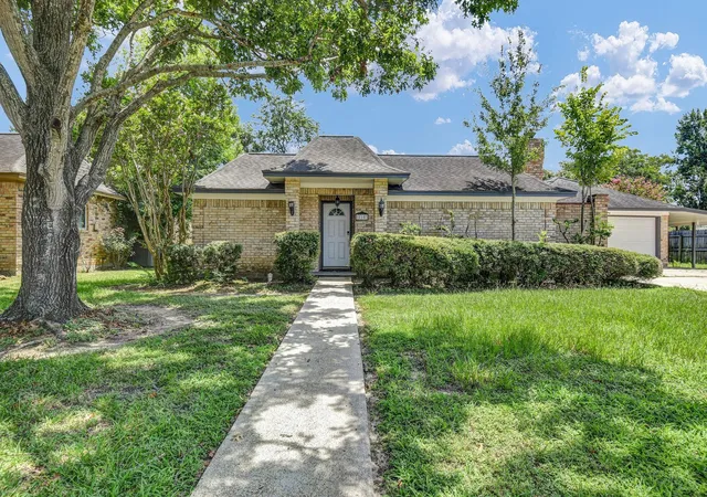 1st image of 110 Buttercup St, Lake Jackson, TX 77566 | MLS# 76486159
