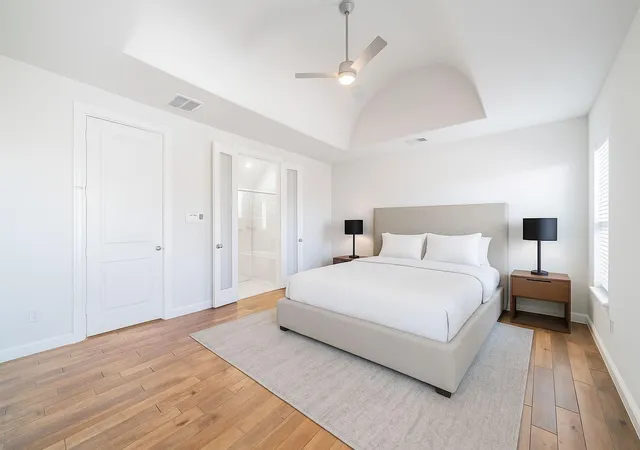 Photo 3 of Townhouse for sale at 2426 Bevis St, Houston, TX 77008 | MLS# 76098261 | Listing updated on 2026-08-27