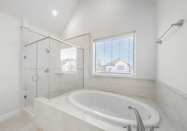 Photo 4 of Townhouse for sale at 2426 Bevis St, Houston, TX 77008 | MLS# 76098261 | Listing updated on 2026-08-27