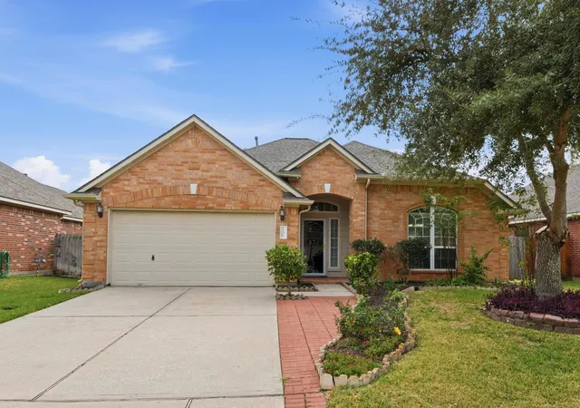 Photo 2 of Single family home for sale at 1318 Diamante Dr, Pasadena, TX 77504 | MLS# 17531560 | Listing updated on 2026-06-08