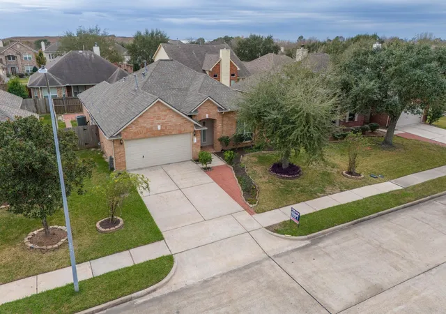 Photo 4 of Single family home for sale at 1318 Diamante Dr, Pasadena, TX 77504 | MLS# 17531560 | Listing updated on 2026-06-08