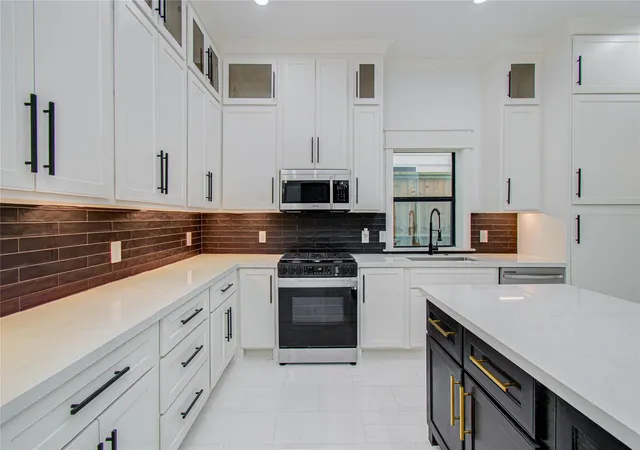 3rd image of 119 E 38Th St, Houston, TX 77018 | MLS# 53352519