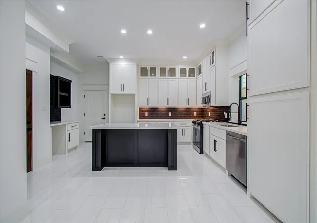 4th image of 119 E 38Th St, Houston, TX 77018 | MLS# 53352519