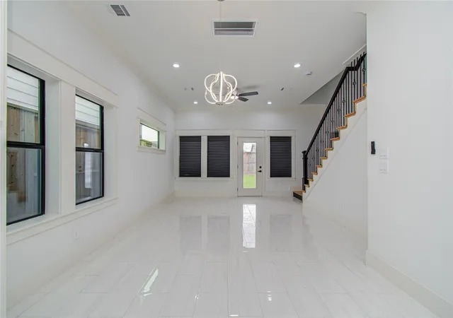 5th image of 119 E 38Th St, Houston, TX 77018 | MLS# 53352519