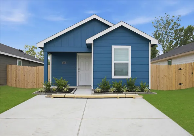 Photo 1 of Sale Pending at 6021 Pineapple St, Houston, TX 77048 | MLS# 2097392 | Listing updated on 2026-09-17