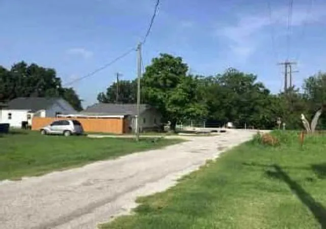 5th image of 209 4Th St, Valley View, TX 76272 | MLS# 47208516