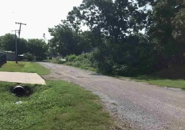 6th image of 209 4th St, Valley View, TX 76272 | MLS# 47208516