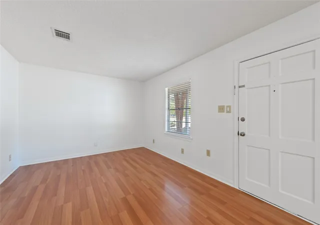 Photo 3 of Single family home for sale at 1510 Afton St, Houston, TX 77055 | MLS# 96057411 | Listing updated on 2026-09-11