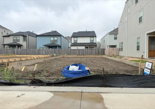 2nd image of 11410 Velvet Field Dr, Houston, TX 77047 | MLS# 23200486
