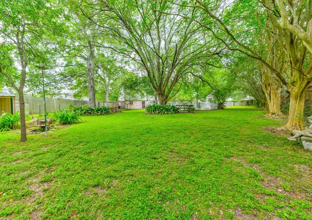 2nd image of 104 Misty Brook Ln, League City, TX 77573 | MLS# 82519220