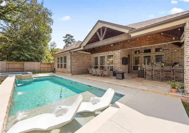 Photo 1 of Single family home for sale at 211 Evening Tide Wy, Willis, TX 77318 | MLS# 87487167 | Listing updated on 2026-09-08