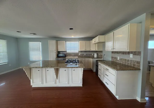 4th image of 735 10Th St, Dickinson, TX 77539 | MLS# 10511437