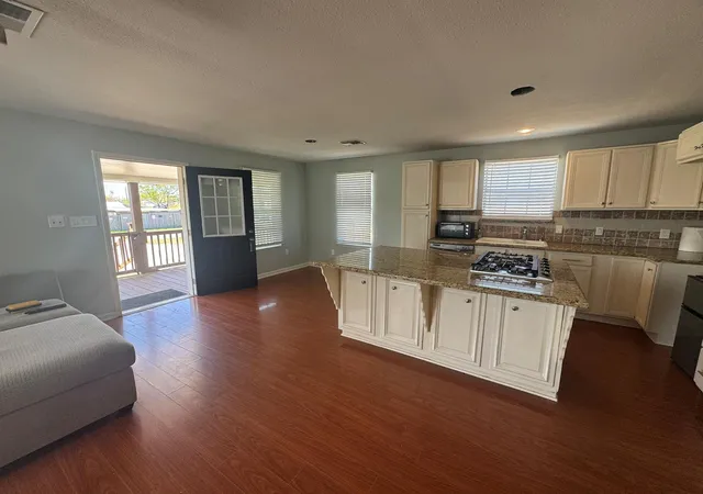 5th image of 735 10Th St, Dickinson, TX 77539 | MLS# 10511437