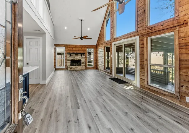 2nd image of 52 Hunters Creek Dr, Huntsville, TX 77340 | MLS# 69140894