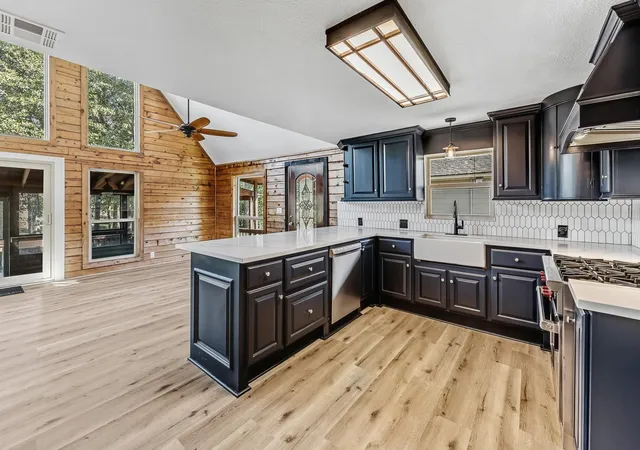 Photo 4 of Single family home for sale at 52 Hunters Crk Dr, Huntsville, TX 77340 | MLS# 69140894 | Listing updated on 2026-09-06