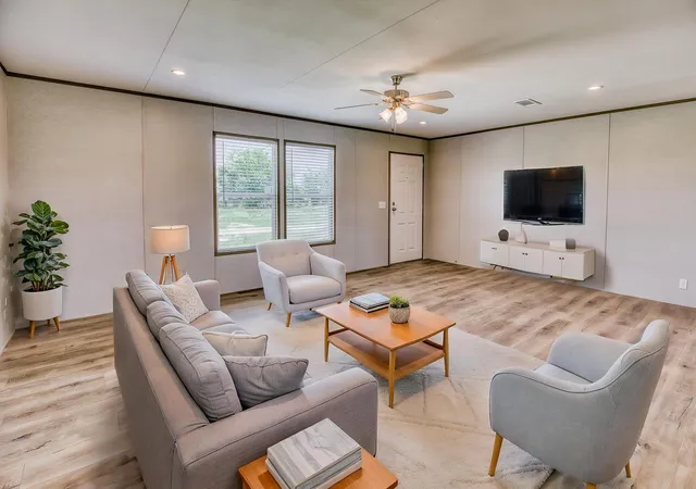 Photo 3 of Single family home for sale at 1000 Mustang Xing Dr, Waller, TX 77484 | MLS# 72372222 | Listing updated on 2026-09-09