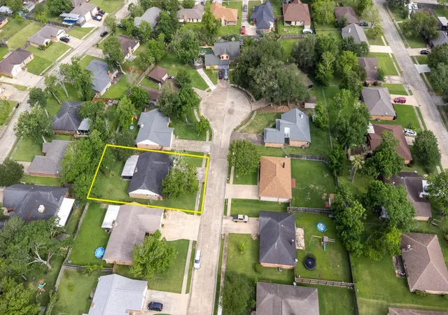 2nd image of 67 Sweetgum Ct, Lake Jackson, TX 77566 | MLS# 97522798