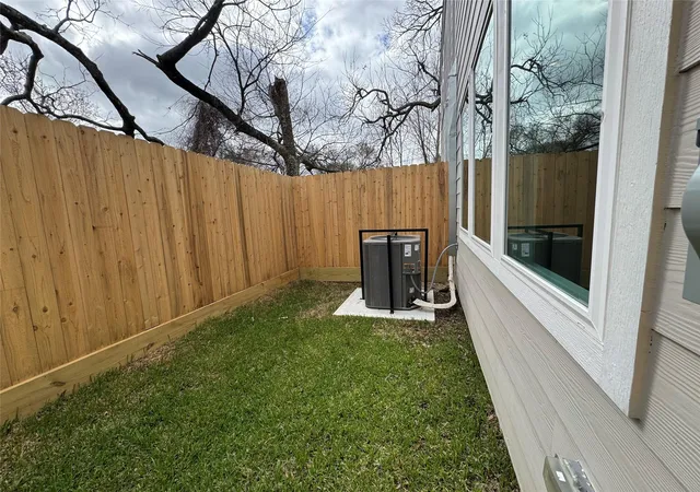 Photo 4 of Single family home for sale at 2713 Tierwester St, Houston, TX 77004 | MLS# 59637972 | Listing updated on 2026-08-27
