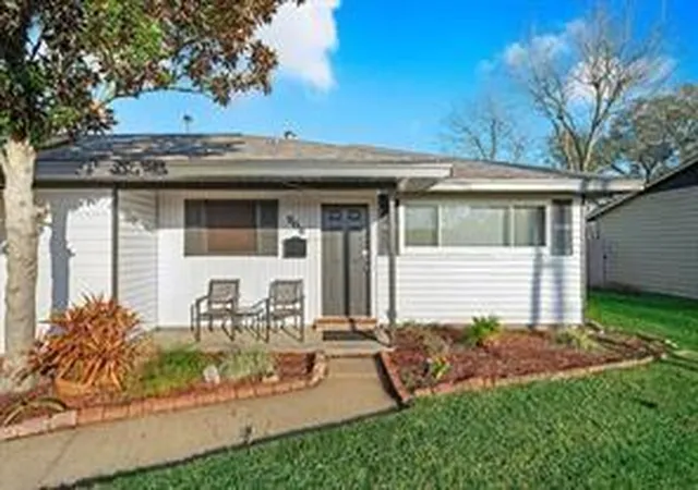 Photo 2 of Single family home for sale at 905 Ivy Ave, Deer Park, TX 77536 | MLS# 20695068 | Listing updated on 2026-09-15
