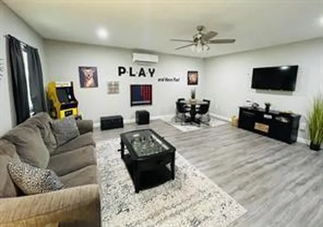 Photo 3 of Single family home for sale at 905 Ivy Ave, Deer Park, TX 77536 | MLS# 20695068 | Listing updated on 2026-09-15