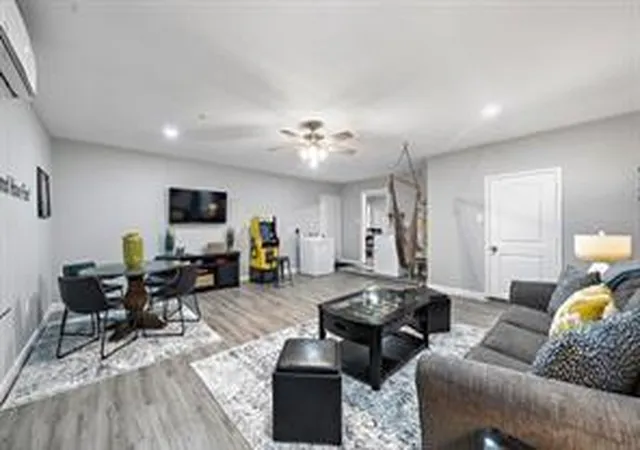 Photo 3 of Single family home for sale at 905 Ivy Ave, Deer Park, TX 77536 | MLS# 20695068 | Listing updated on 2026-09-15