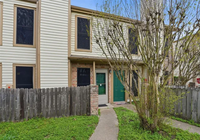 Condo for sale at 2200 Cypress Landing Dr #A3, Houston, TX 77090 | MLS# 41266201