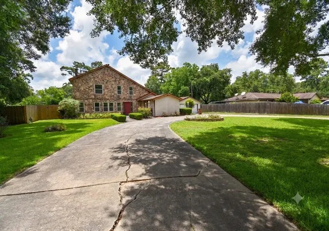 2nd image of 5504 Sycamore Dr, Dickinson, TX 77539 | MLS# 2796851