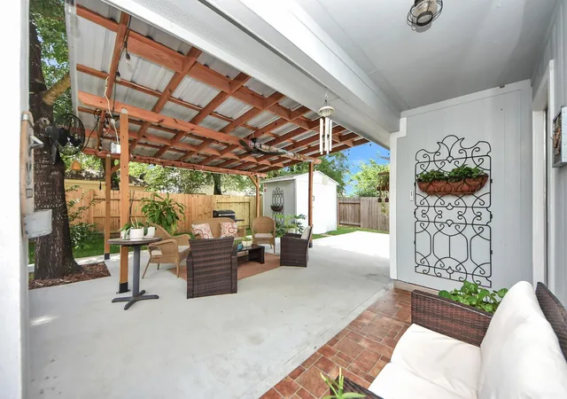Photo 2 of Single family home for sale at 15 Bark Bnd Pl, Conroe, TX 77385 | MLS# 94388604 | Listing updated on 2026-09-10