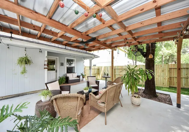 Photo 3 of House for sale at 15 Bark Bnd Pl, Conroe, TX 77385 | MLS# 94388604 | Listing updated on 2026-09-10
