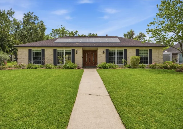 Homes for sale in League City, TX | 1901 Acacia St, League City, TX 77573 | MLS# 31948862