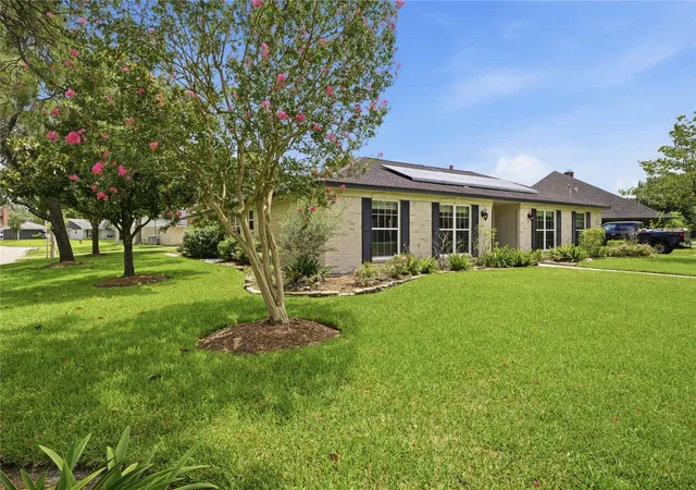 Homes for sale in League City, TX | 1901 Acacia St, League City, TX 77573 | MLS# 31948862