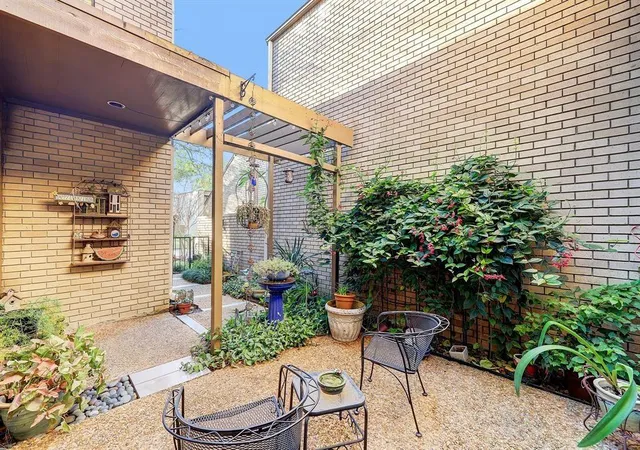 4th image of 1315 Chardonnay Dr #3, Houston, TX 77077 | MLS# 15372975