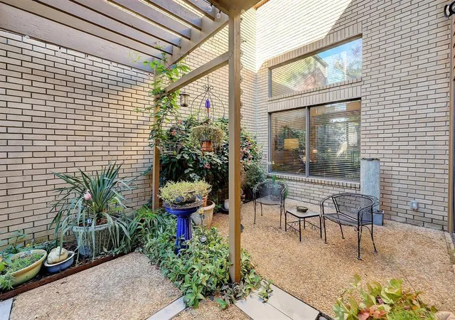 5th image of 1315 Chardonnay Dr #3, Houston, TX 77077 | MLS# 15372975