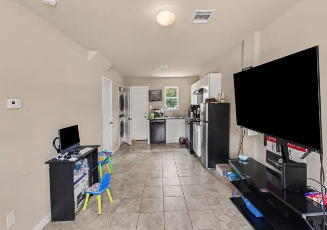 4th image of 14855 Burnett Ln, Willis, TX 77378 | MLS# 74045792