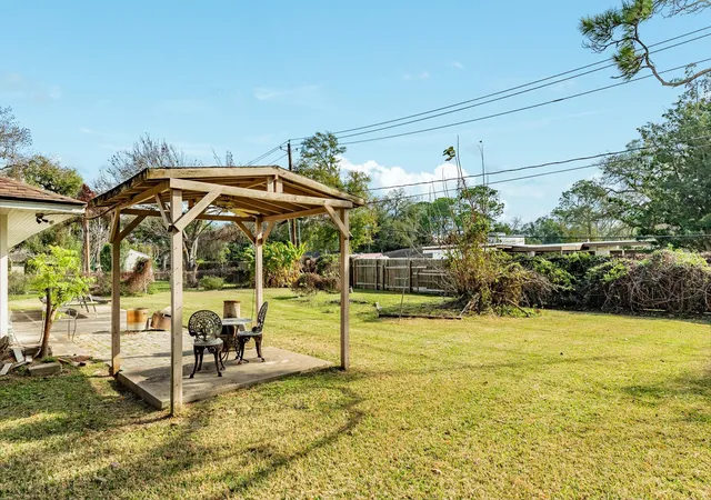 Homes for sale in Lake Jackson, TX | 935 Magnolia St, Lake Jackson, TX 77566 | MLS# 53403271